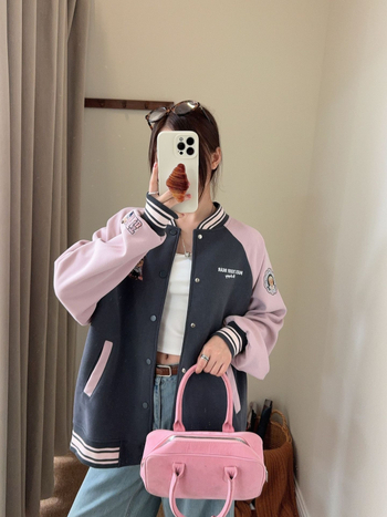 Дамско яке в американски колежански стил с цветни блокове, памучна материя и бродерия, стоечна яка, свободна кройка