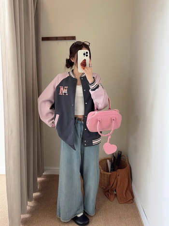 Дамско яке в американски колежански стил с цветни блокове, памучна материя и бродерия, стоечна яка, свободна кройка