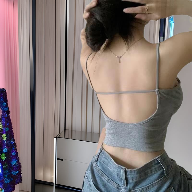 Безгръбов потник с подплънки за бюста – чист памук, без презрамки, пълна чашка, тънък формован профил, стил жилетка