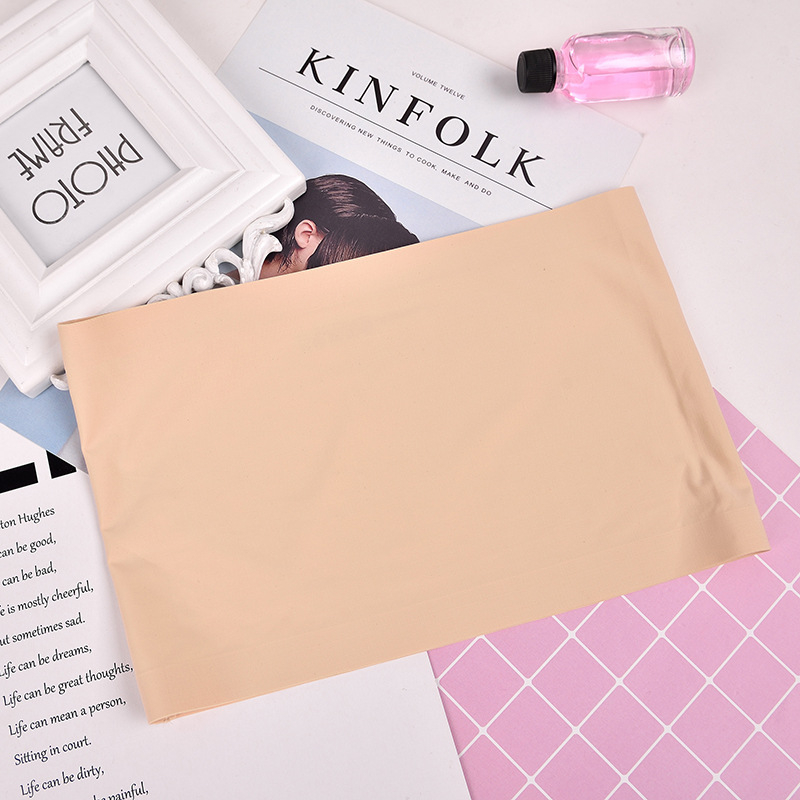 Едночастов безшевен сутиен без презрамки, изработен от ice silk за лято; стил обвивка на гърдите; чашки: горни тънки, долни дебели; основен материал 90–95% полиестер; антипрозрачност