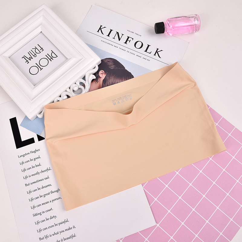 Едночастов безшевен сутиен без презрамки, изработен от ice silk за лято; стил обвивка на гърдите; чашки: горни тънки, долни дебели; основен материал 90–95% полиестер; антипрозрачност