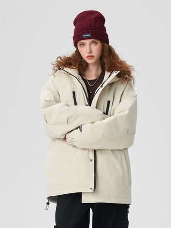 Prešívaná bunda s kapucňou, voľný strih, stojací golier, hrubá izolácia; výplň 550, odolná voči vetru, voči chladu