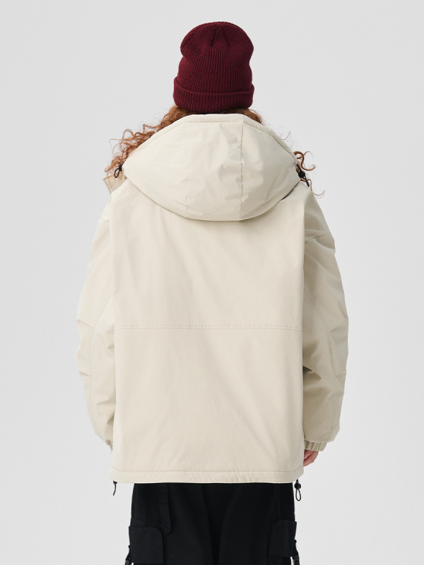 Prešívaná bunda s kapucňou, voľný strih, stojací golier, hrubá izolácia; výplň 550, odolná voči vetru, voči chladu