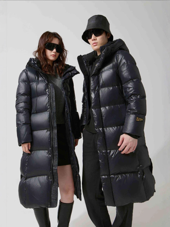 Bunda z husieho páperia, s kapucňou, voľný strih, nylonový vonkajší materiál, obsah páperia 86–90%, výplň 301–350 g