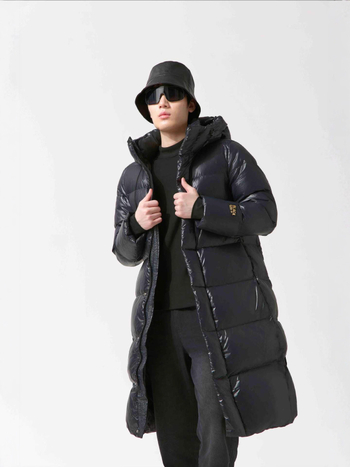 Bunda z husieho páperia, s kapucňou, voľný strih, nylonový vonkajší materiál, obsah páperia 86–90%, výplň 301–350 g