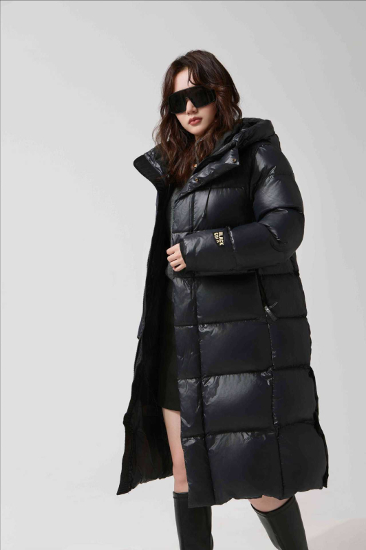 Bunda z husieho páperia, s kapucňou, voľný strih, nylonový vonkajší materiál, obsah páperia 86–90%, výplň 301–350 g