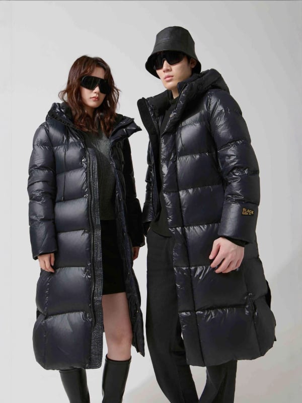 Bunda z husieho páperia, s kapucňou, voľný strih, nylonový vonkajší materiál, obsah páperia 86–90%, výplň 301–350 g