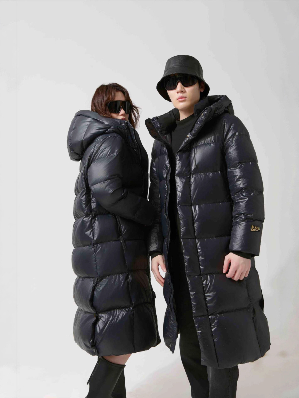 Bunda z husieho páperia, s kapucňou, voľný strih, nylonový vonkajší materiál, obsah páperia 86–90%, výplň 301–350 g