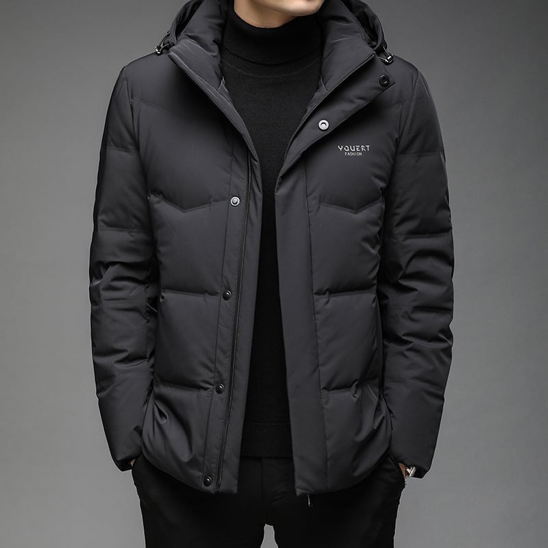 Pánska krátka zimná bunda s kapucňou na zips; výplň: biele kačacie páperie; plnivosť: 650