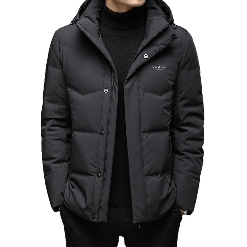 Pánska krátka zimná bunda s kapucňou na zips; výplň: biele kačacie páperie; plnivosť: 650