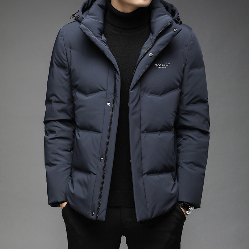 Pánska krátka zimná bunda s kapucňou na zips; výplň: biele kačacie páperie; plnivosť: 650