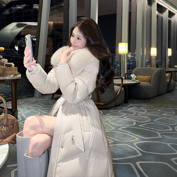 Dámska stredne dlhá páperová bunda, kapucňa, odnímateľný lím z líščieho kožušiny, zúžený pás, výplň 301–350 g