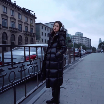 Bunda s bielym husím perím, 86–90% obsah peria, ultra hrubá, nylonová vonkajšia látka, kapucňa