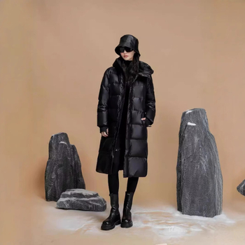 Bunda s bielym husím perím, 86–90% obsah peria, ultra hrubá, nylonová vonkajšia látka, kapucňa