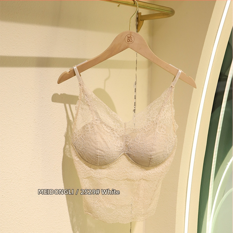 Nailonist pitsiline kamisool prantsuse stiilis, 3/4 õhuke vormitud kupp ja sisseehitatud rinnahoidja, ilus tagapaneel