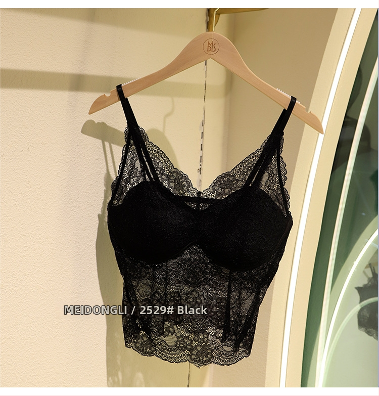 Nailonist pitsiline kamisool prantsuse stiilis, 3/4 õhuke vormitud kupp ja sisseehitatud rinnahoidja, ilus tagapaneel