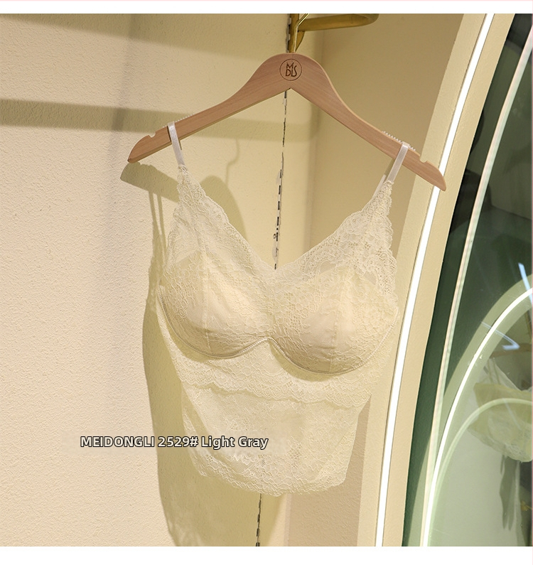 Nailonist pitsiline kamisool prantsuse stiilis, 3/4 õhuke vormitud kupp ja sisseehitatud rinnahoidja, ilus tagapaneel