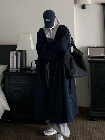 ASCLO pánske trench kabát, kórejský štýl, stredná dĺžka nad kolená, golier s klopou, pásik, zapínanie na jeden rad gombov