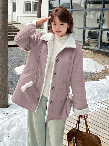 Sieviešu velūra jaka ar integrētu kažoku, ziemas 2025, garš siluets, apkakle, vienrindas pogu aizvēršana