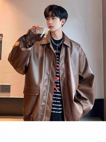 Odinė striukė, laisvas kirpimas, apykaklė su atvartais, užtrauktukas, PU oda