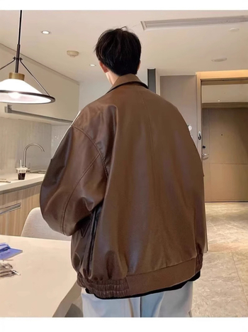 Odinė striukė, laisvas kirpimas, apykaklė su atvartais, užtrauktukas, PU oda