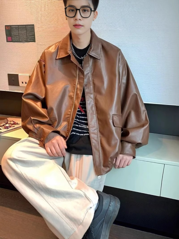 Odinė striukė, laisvas kirpimas, apykaklė su atvartais, užtrauktukas, PU oda