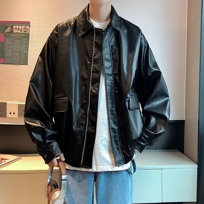 Odinė striukė, laisvas kirpimas, apykaklė su atvartais, užtrauktukas, PU oda