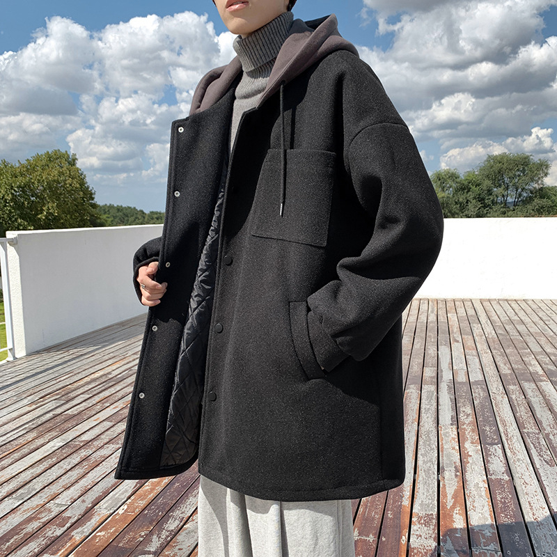 Pánsky vlnený kabát s kapucňou, stredná dĺžka, jednoradové zapínanie, voľný strih