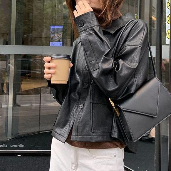 Кожено дамско яке – къс модел, квадратна яка, мотоциклетен стил, свободна кройка, цип
