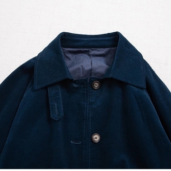 Sieviešu kordurojijas windbreaker jaka, vidēja garuma, šaurs piegriezums, polo apkakle, garas piedurknes, vienrindu aizdare