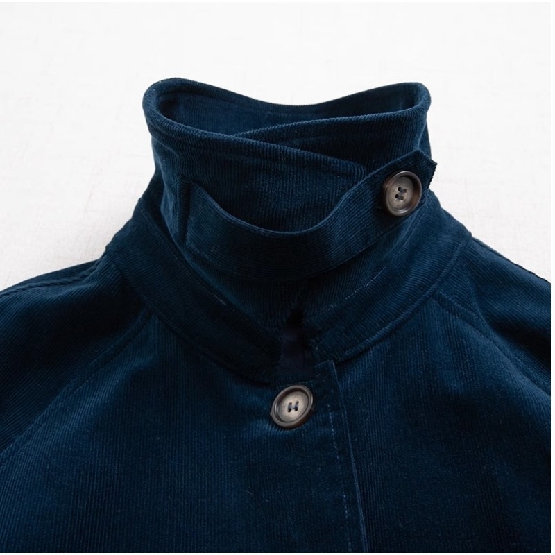 Sieviešu kordurojijas windbreaker jaka, vidēja garuma, šaurs piegriezums, polo apkakle, garas piedurknes, vienrindu aizdare