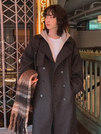 Pánsky kabát, voľný strih, dvojradové zapínanie s golierom, vlnená zmes, jednofarebný vzor, zimná 2025