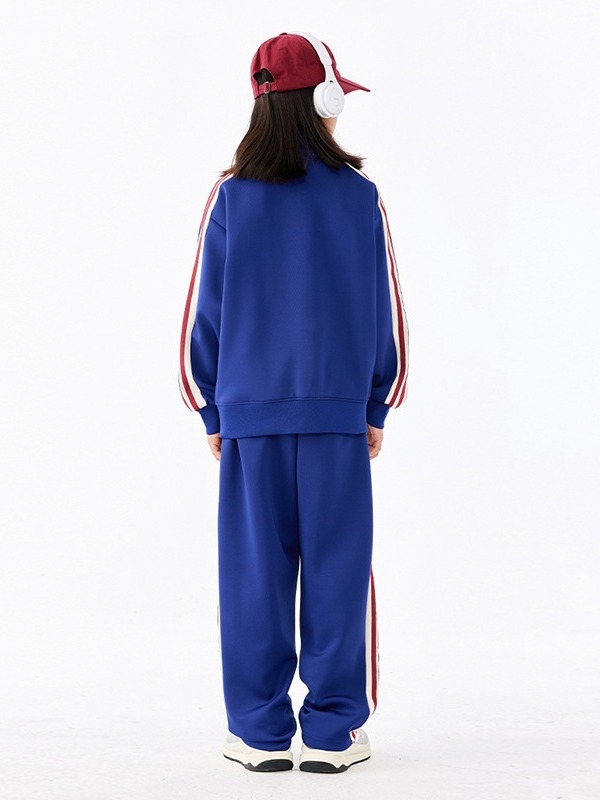 Set sport pentru copii, două piese, unisex, jachetă cu fermoar și pantaloni, mâneci lungi, material poliester cu finisaj moale, model cu dungi și litere.