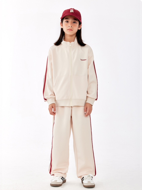 Set sport pentru copii, două piese, unisex, jachetă cu fermoar și pantaloni, mâneci lungi, material poliester cu finisaj moale, model cu dungi și litere.