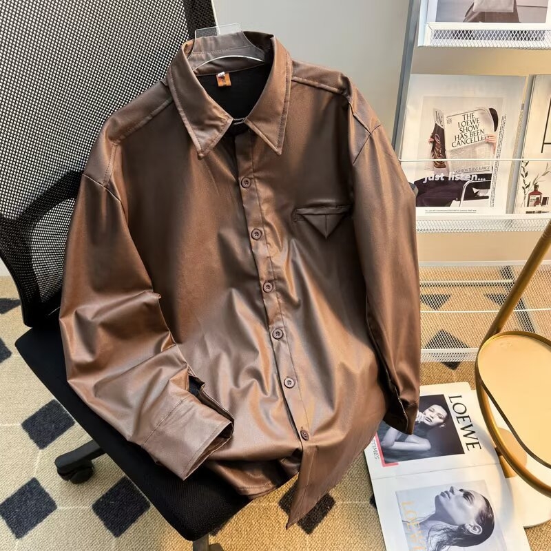 PU odinė striukė, korėjietiškas stilius, apykaklė su reversu, vienos eilės užsegimas, laisvas kirpimas