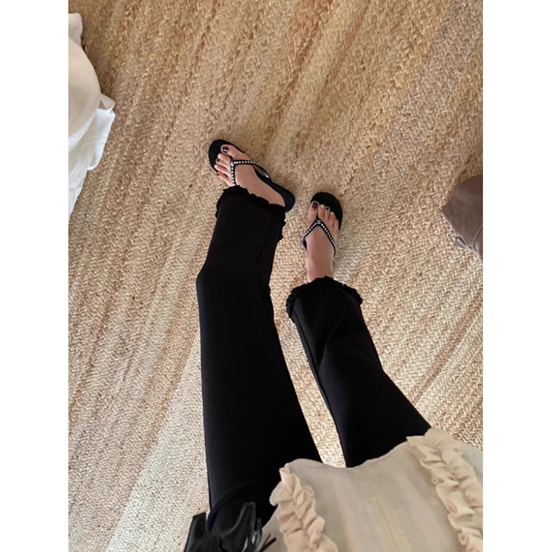 Moterų džinsinės kelnės su aukštu juosmeniu, 9/10 ilgio, bootcut siluetas, nėrinių apdaila, žiema 2025