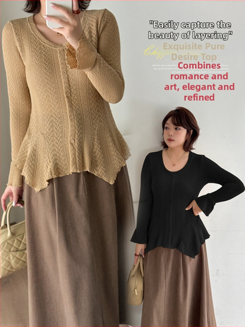 Moteriškas topas su apvaliu kaklu ir platėjančiomis rankovėmis, džakardo audinys su stora mezgimo struktūra, poliesteris-elastanas, Žiema 2025