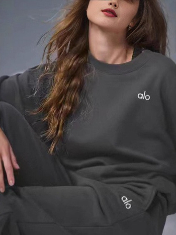 Женски комплект суитшърт с бродиран логотип, топ с кръгъл деколте и дълги панталони (есен 2025; бат-рукав; полиестер 80-90%)