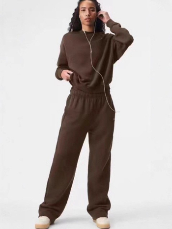 Женски комплект суитшърт с бродиран логотип, топ с кръгъл деколте и дълги панталони (есен 2025; бат-рукав; полиестер 80-90%)