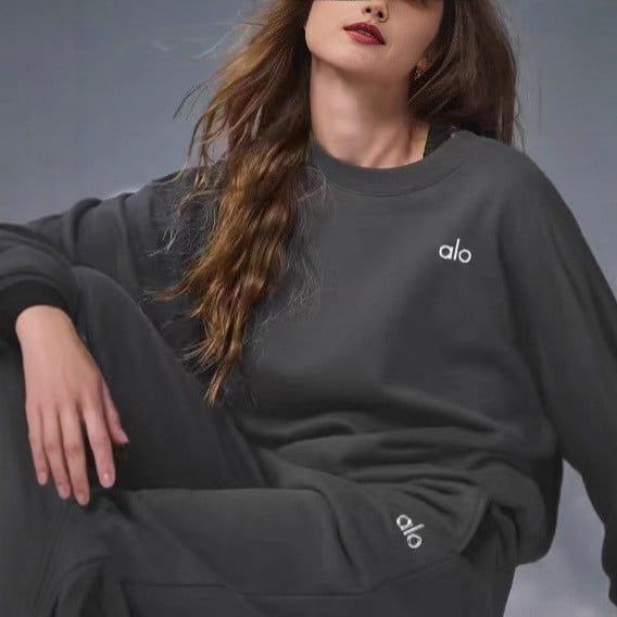 Женски комплект суитшърт с бродиран логотип, топ с кръгъл деколте и дълги панталони (есен 2025; бат-рукав; полиестер 80-90%)