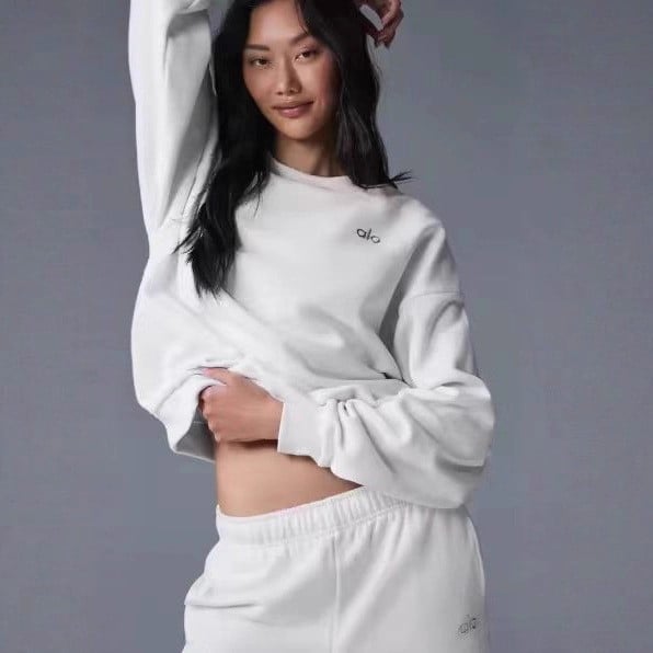 Женски комплект суитшърт с бродиран логотип, топ с кръгъл деколте и дълги панталони (есен 2025; бат-рукав; полиестер 80-90%)