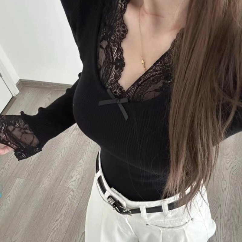 Poliester T-shirt s dubokim V‑izrezom, dugi rukavi, mašna uzorak, kolage/spajanje tehnika, 90–95% poliester