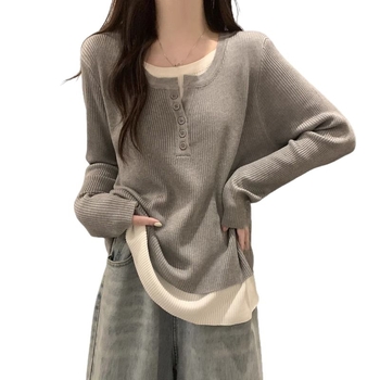 Top cu mâneci lungi, model color-block, croială lejeră, guler rotund, material poliester