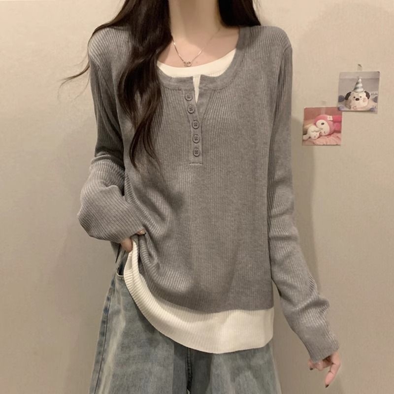 Top cu mâneci lungi, model color-block, croială lejeră, guler rotund, material poliester