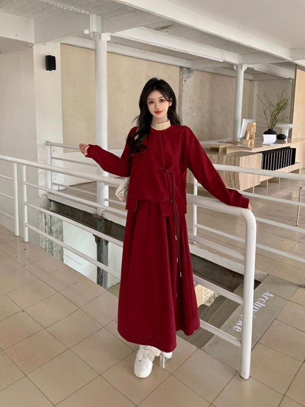 Костюм с пола, 3D ефект, средна дължина на полата, сплайсинг шевове, зимна колекция 2024, полиестер