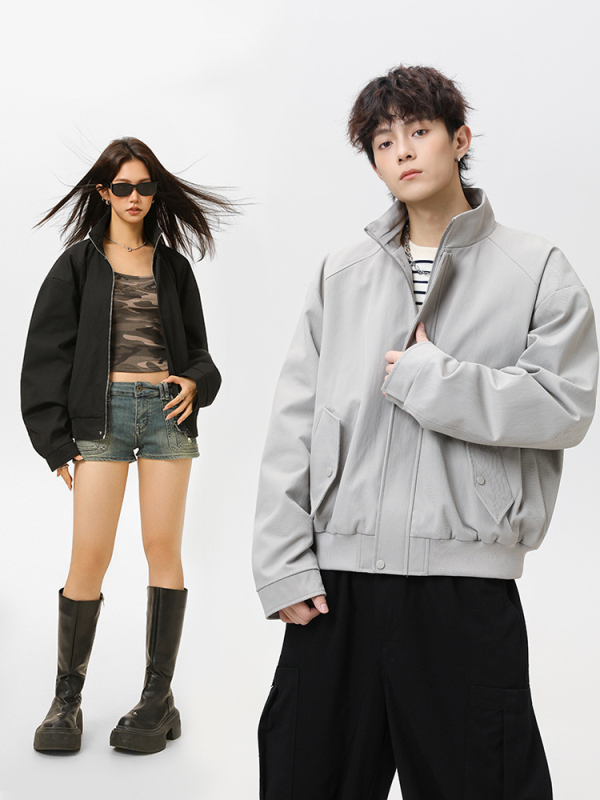 Bunda s stojacim golierom, zipsom, voľný strih, bočné vrecká, jednofarebný polyester 100% s podšívkou 100%, jeseň 2025