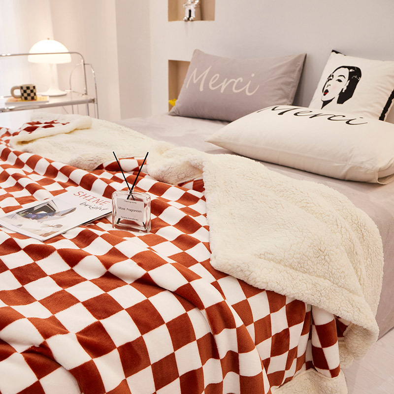 Avinėlių vilnos ir pieno velūro pledas, 800–1000 g, rudens–žiemos, šiuolaikinis minimalistinis stilius