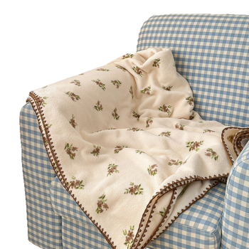 Pieno veliūro pledas | Prekė: Pali peter | Medžiaga: pieno veliūras | Svoris: 800–1000 g | Raštas: žvaigždėtas dangus ir augalai | Tinka visoms metų laikotarpams