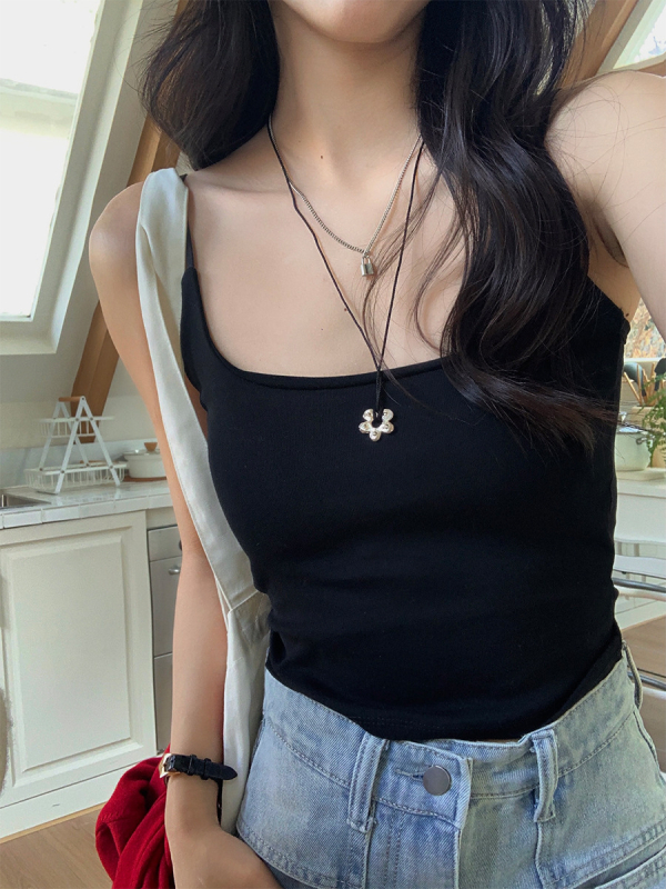 Moteriškas petnešos viršus su krūtinės pagalvėle — siauras kirpimas, trumpas ilgis, medvilnė 90–95%, Spandex <30%, mikroelastingas