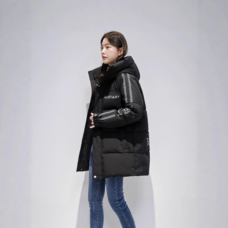 Dámska zimná bunda s kapucňou, strednej dĺžky, hrubá, výplň z kačacieho páperia 81-85%